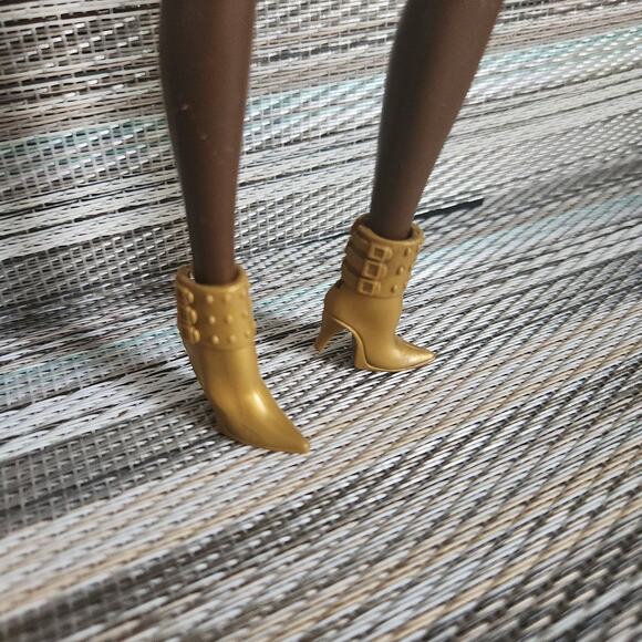 Custom aa barbie model muse styled in modern fashion - Picture 5 of 10